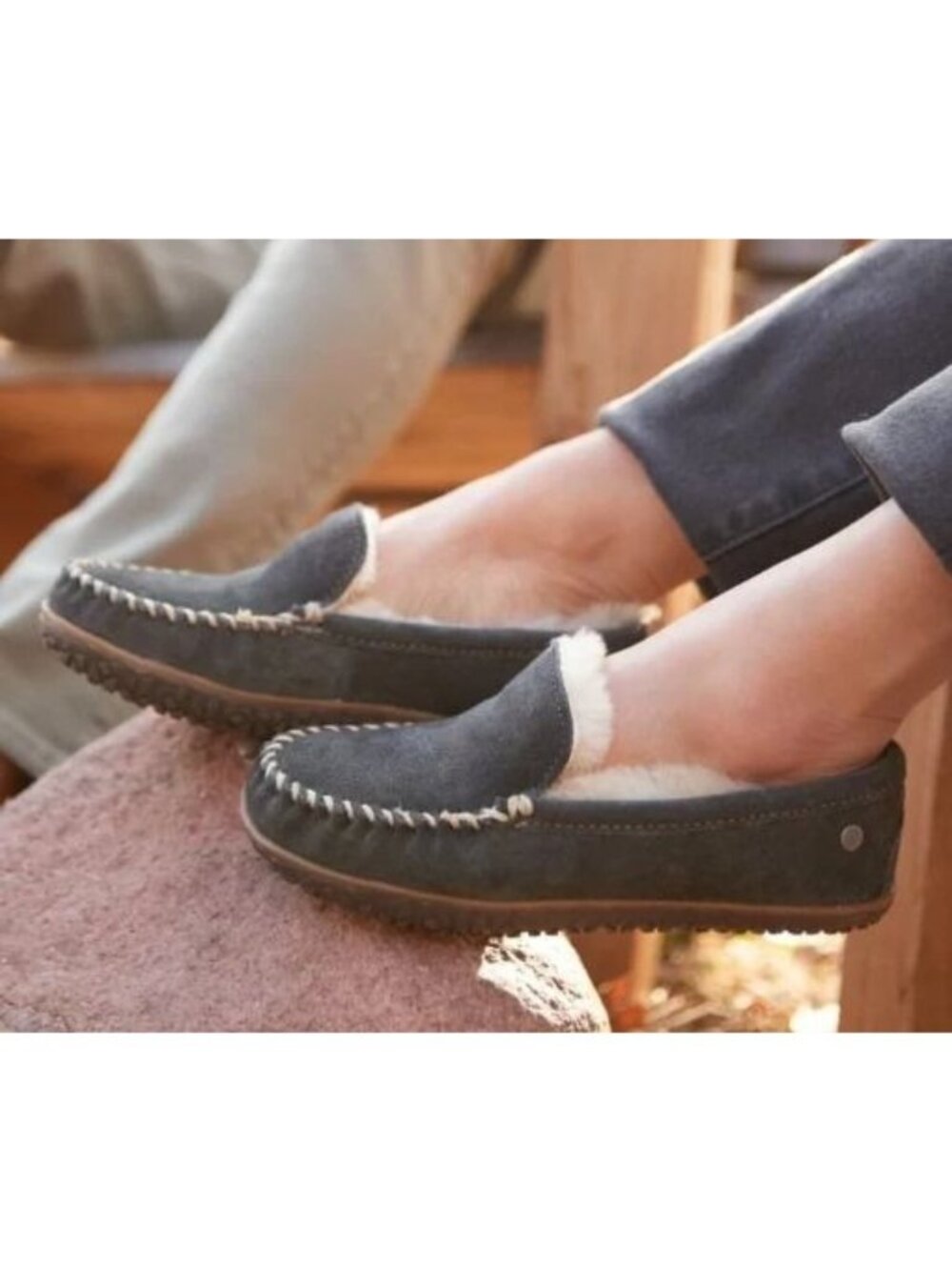 Minnetonka Terese Slipper Size 8 Women's Brown Suede NWOB Rubber Sole